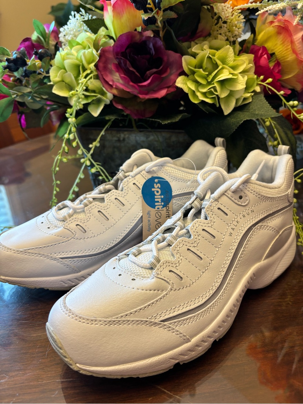 Easy Spirit White Womens Light Activity Sneakers NWT Size 8
